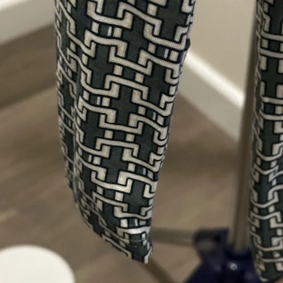 Liz Claiborne, small sage green New with tag T-shirt top - Picture 9 of 10